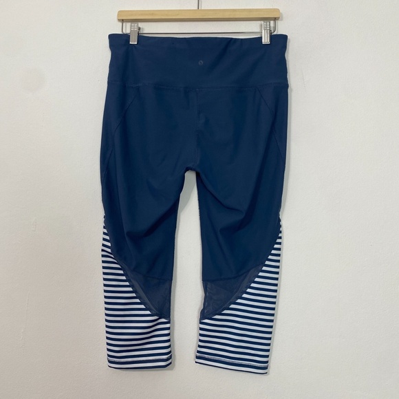 Xersion Women's Fitted Capri Legging Size Large Slate Blue & White Striped - Picture 5 of 7